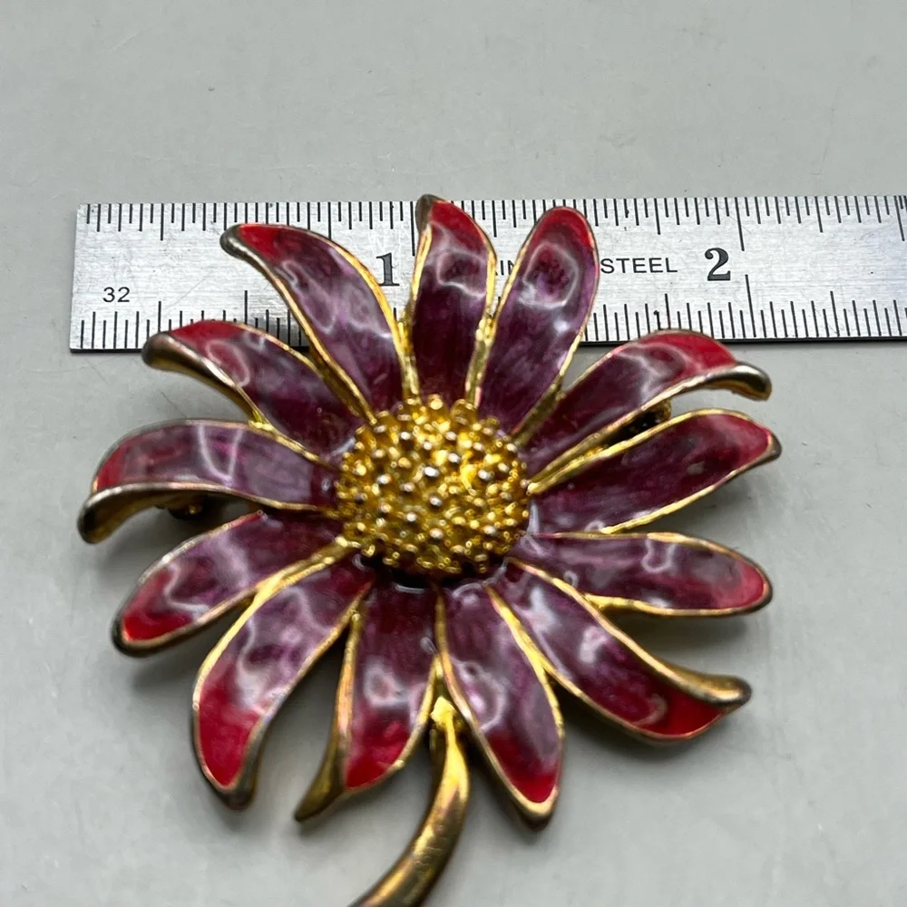 Elegant Vintage Red and Gold Enameled Flower Brooch - Stunning Statement Gift